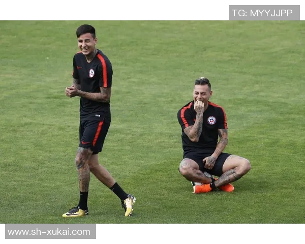 克鲁赛与智利大学的激烈对决揭示足球战术与团队合作的魅力