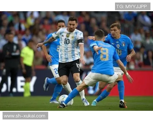 克鲁赛罗与智力大学的激烈对决揭示南美足球的魅力与竞争力